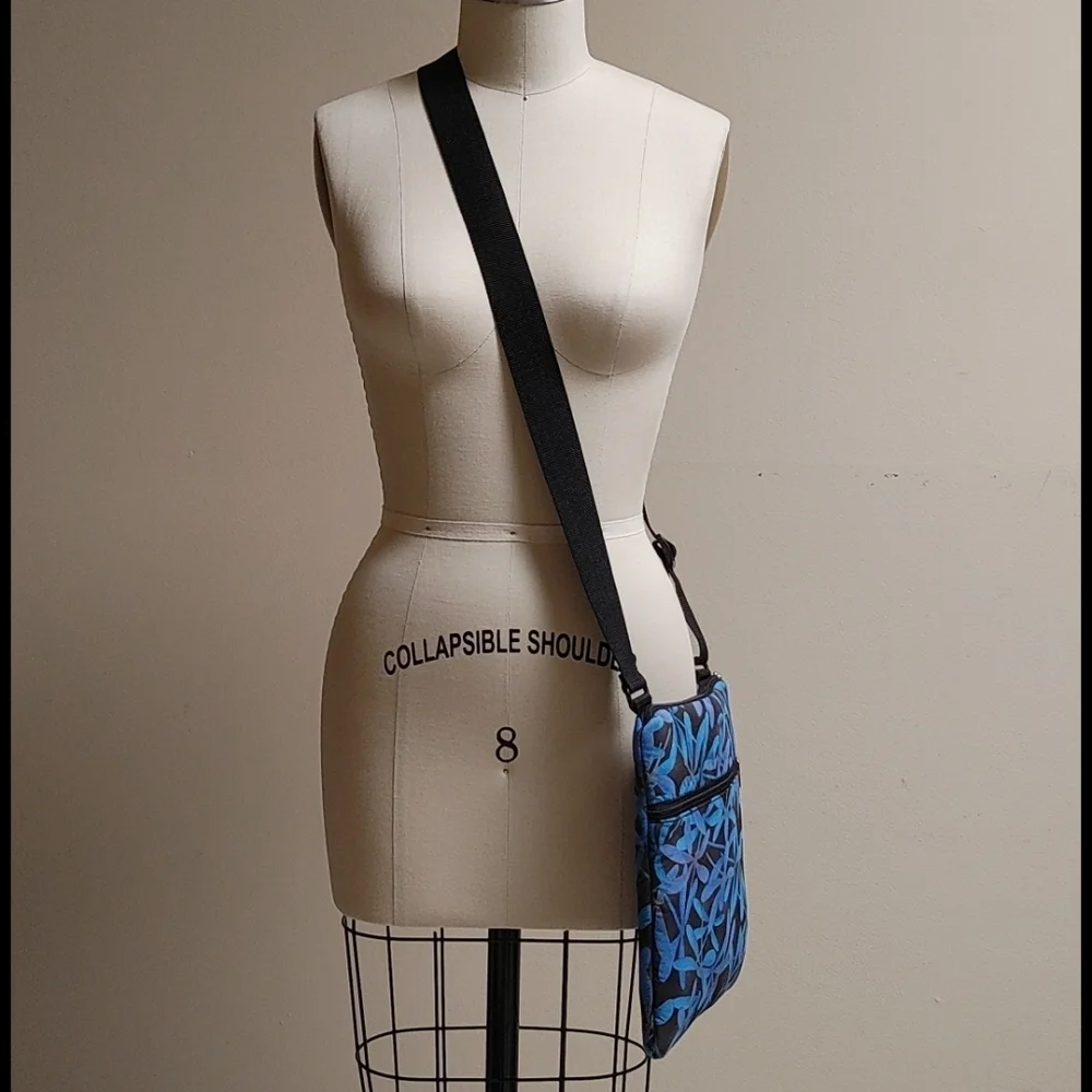 N/A padded tote